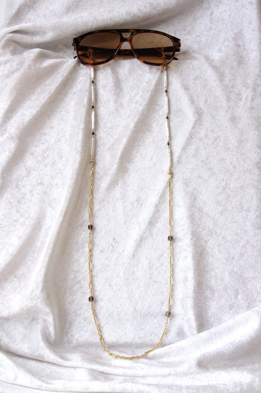 Linear White - The Sunglasses Chain - 5610 LUNATIC