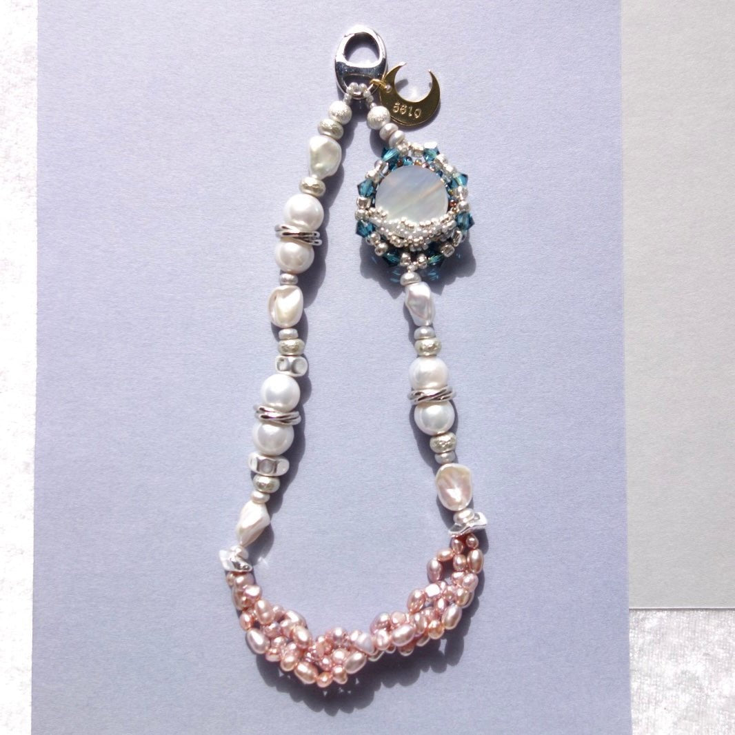 Lunara Phone Charm with Mabe Pearl - 5610 LUNATIC