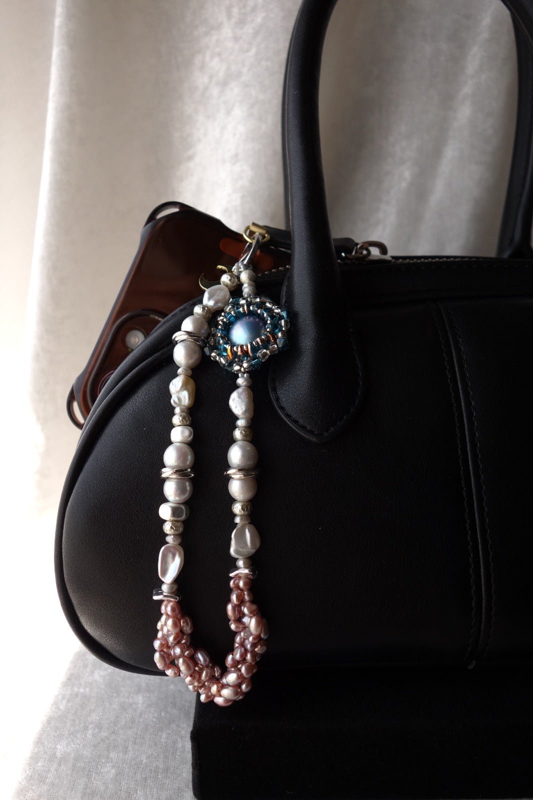 Lunara Phone Charm with Mabe Pearl - 5610 LUNATIC